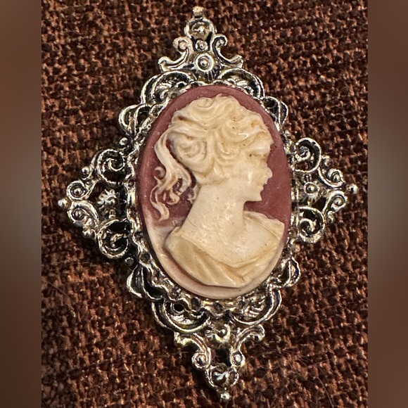 Vintage Gerry’s Cameo Brooch / necklace pendant - Picture 2 of 9
